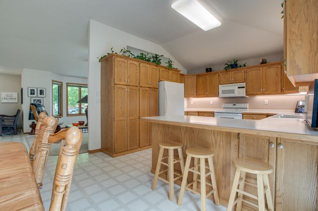 463 42nd Avenue S, Moorhead, MN 56560