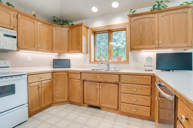 463 42nd Avenue S, Moorhead, MN 56560
