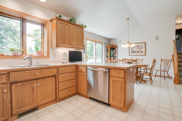 463 42nd Avenue S, Moorhead, MN 56560