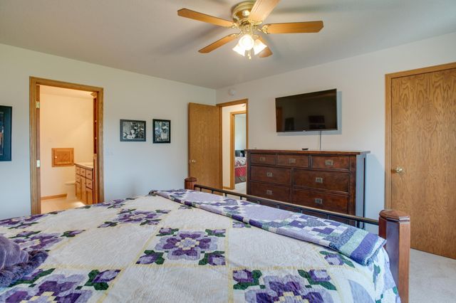 463 42nd Avenue S, Moorhead, MN 56560