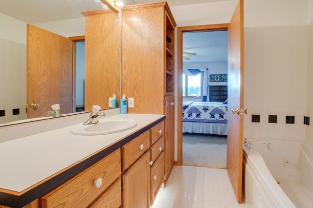 463 42nd Avenue S, Moorhead, MN 56560