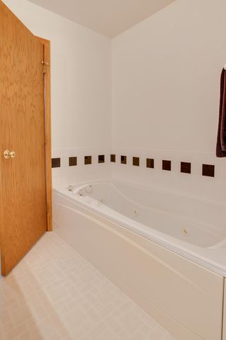 463 42nd Avenue S, Moorhead, MN 56560