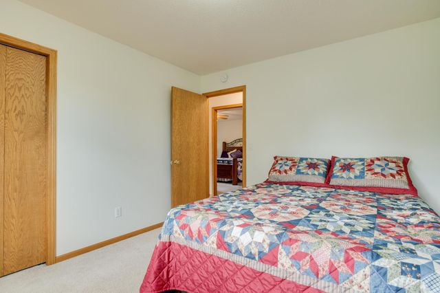 463 42nd Avenue S, Moorhead, MN 56560