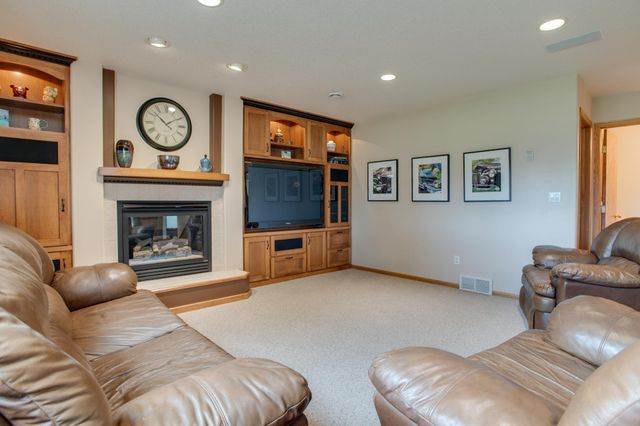 463 42nd Avenue S, Moorhead, MN 56560