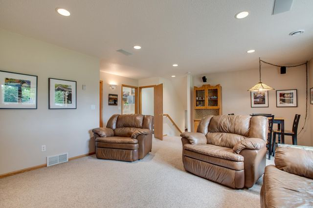 463 42nd Avenue S, Moorhead, MN 56560