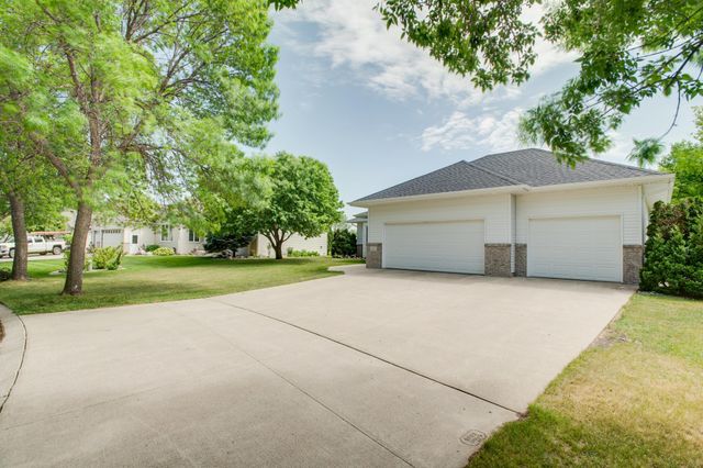 463 42nd Avenue S, Moorhead, MN 56560