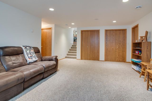 463 42nd Avenue S, Moorhead, MN 56560