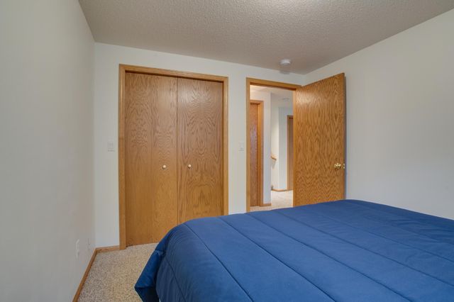 463 42nd Avenue S, Moorhead, MN 56560