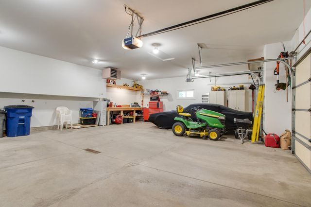 463 42nd Avenue S, Moorhead, MN 56560