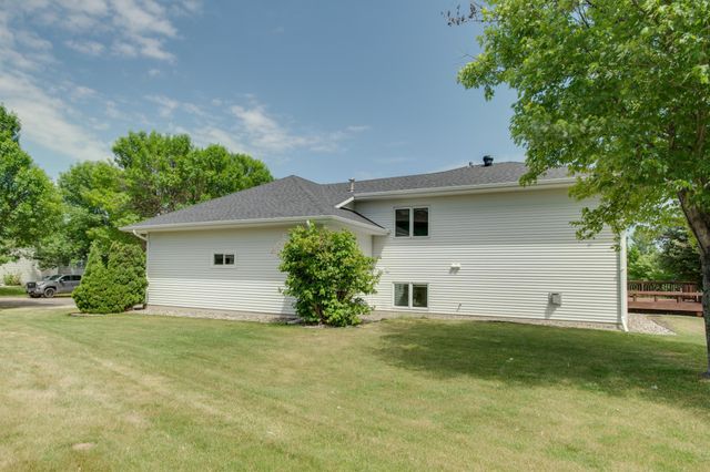 463 42nd Avenue S, Moorhead, MN 56560