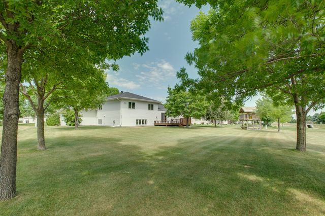 463 42nd Avenue S, Moorhead, MN 56560