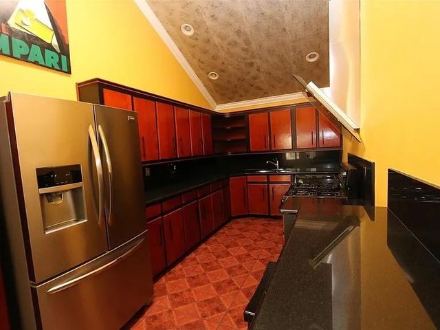 10714 Bayou Place Court, Houston, TX 77099