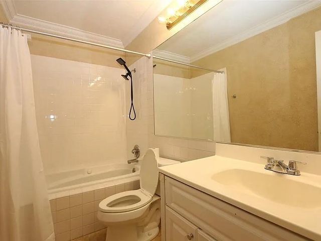 10714 Bayou Place Court, Houston, TX 77099