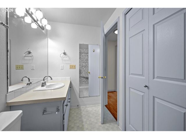 5190 Nw NEAKAHNIE Ave 15, Portland, OR 97229