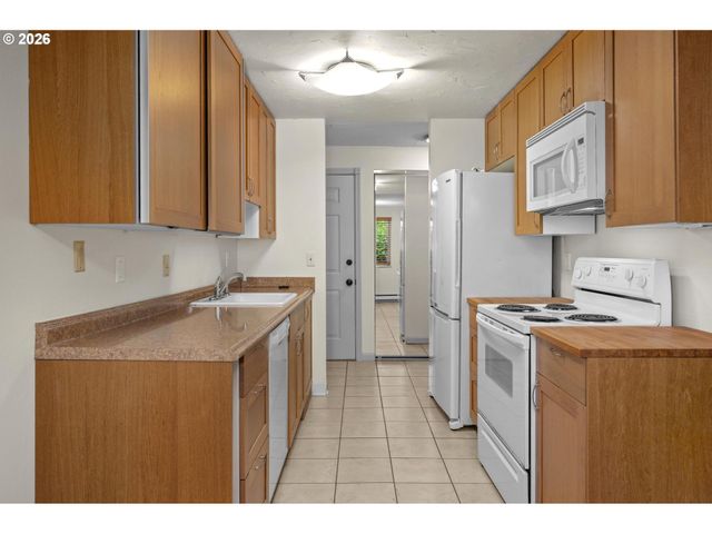 5190 Nw NEAKAHNIE Ave 15, Portland, OR 97229