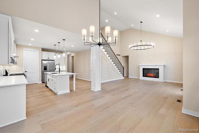 2044 Breckenridge Court, Rochester Hills, MI 48307
