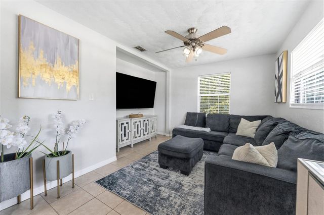 4610 71ST STREET N, St Petersburg, FL 33709