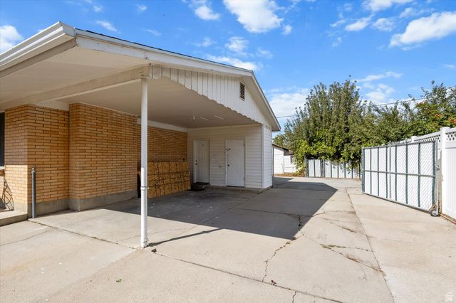 215 CAROL WAY, Midvale, UT 84047
