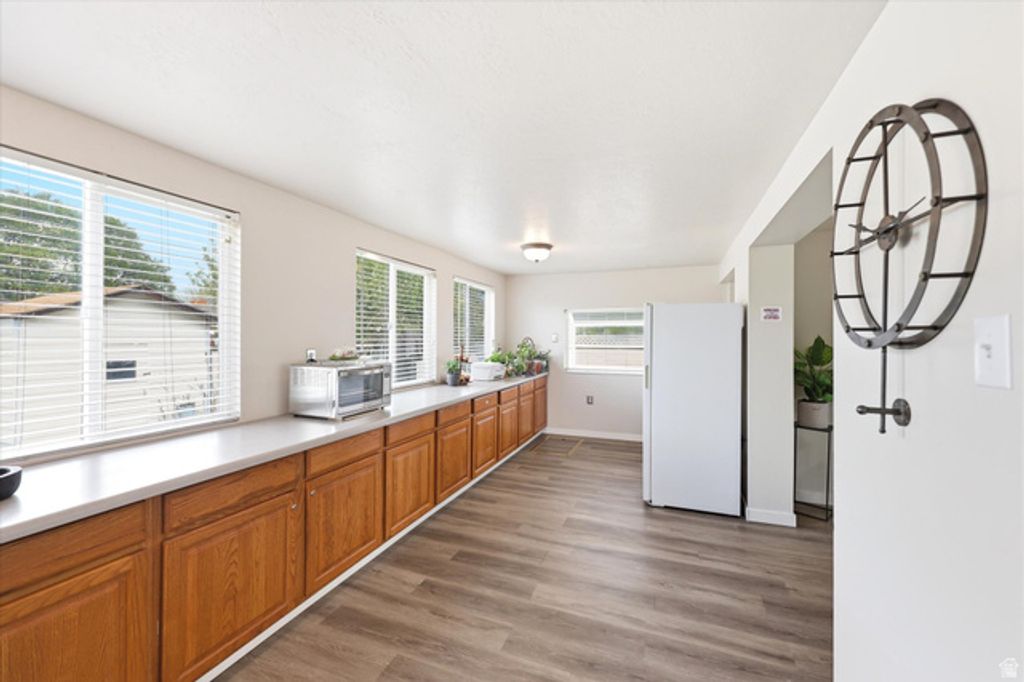 Image 13 of property listing at 215 CAROL WAY, Midvale, UT 84047