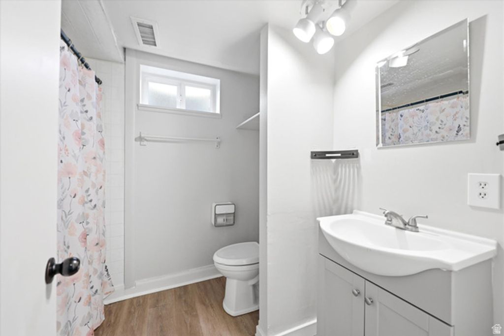 Image 20 of property listing at 215 CAROL WAY, Midvale, UT 84047