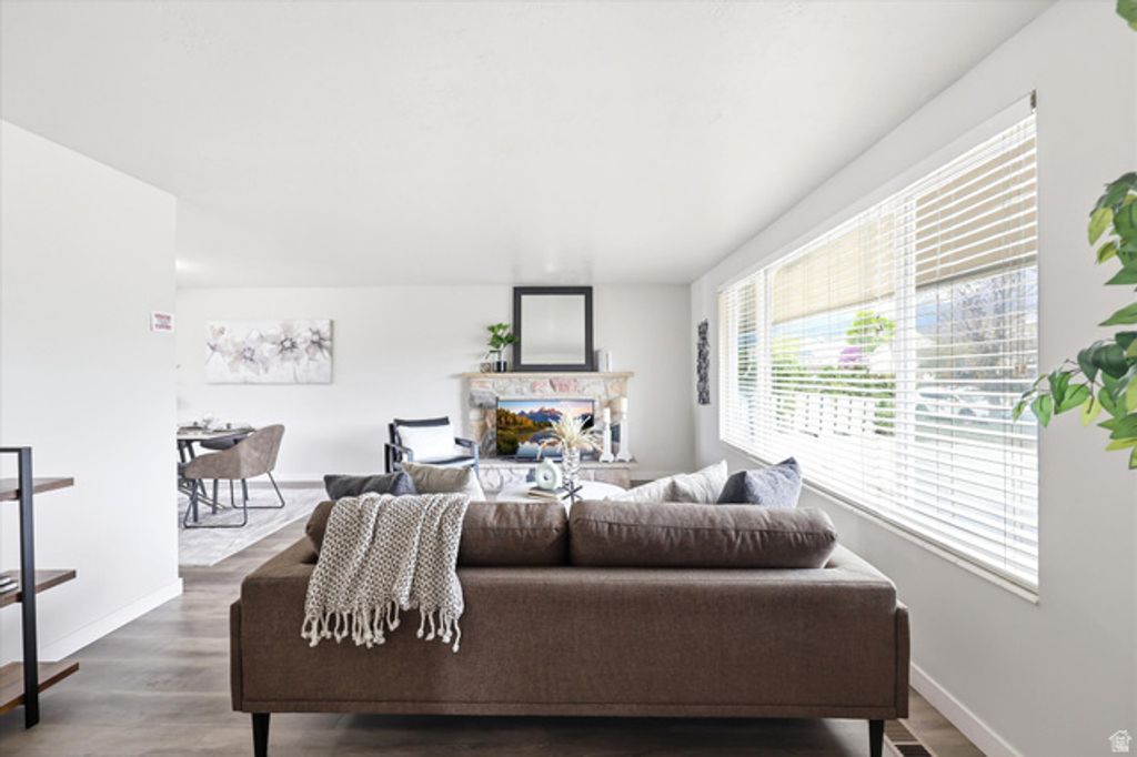 Image 3 of property listing at 215 CAROL WAY, Midvale, UT 84047