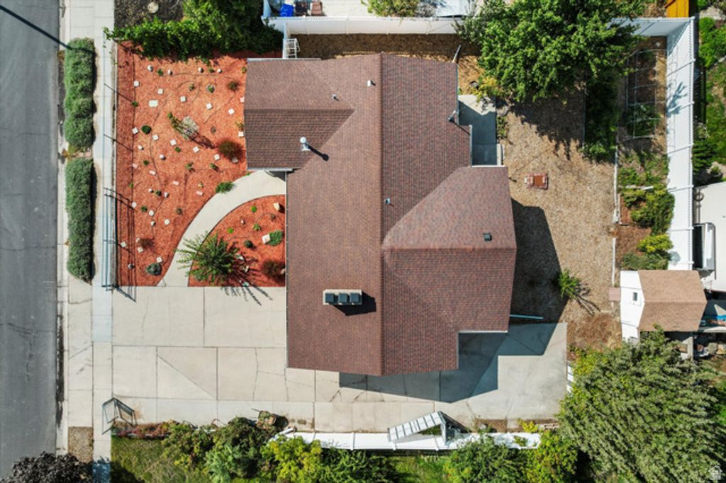 Image 25 of property listing at 215 CAROL WAY, Midvale, UT 84047