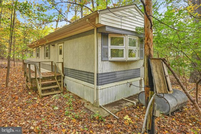 4918 GREENWOOD LN, Spring Grove, PA 17362