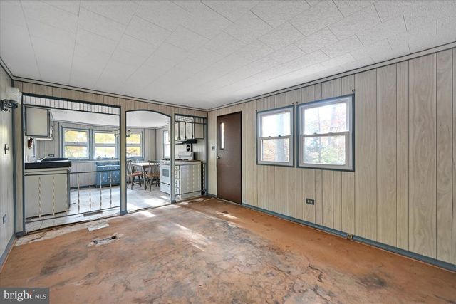 4918 GREENWOOD LN, Spring Grove, PA 17362