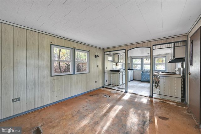 4918 GREENWOOD LN, Spring Grove, PA 17362