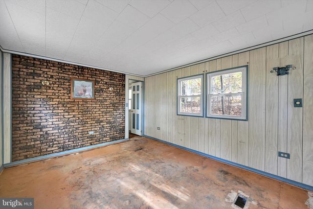 4918 GREENWOOD LN, Spring Grove, PA 17362