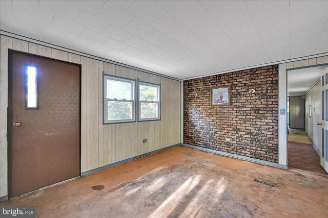 4918 GREENWOOD LN, Spring Grove, PA 17362