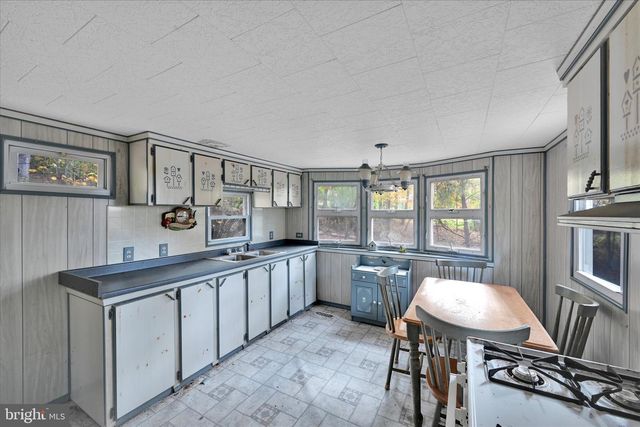 4918 GREENWOOD LN, Spring Grove, PA 17362