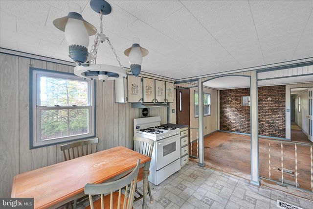 4918 GREENWOOD LN, Spring Grove, PA 17362