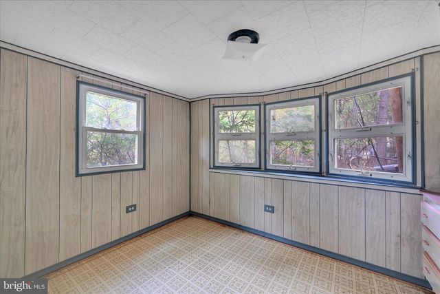 4918 GREENWOOD LN, Spring Grove, PA 17362