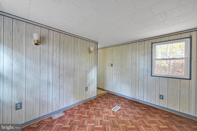 4918 GREENWOOD LN, Spring Grove, PA 17362