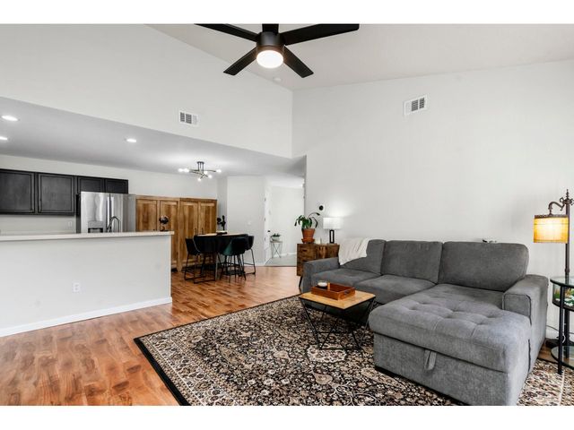 5225 White Willow Dr F-200, Fort Collins, CO 80528