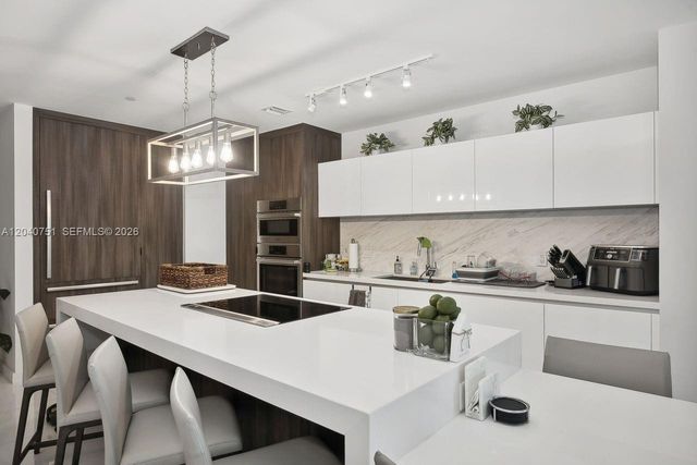 851 NE 1st Avenue 1711, Miami, FL 33132