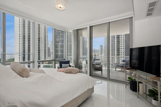 851 NE 1st Avenue 1711, Miami, FL 33132