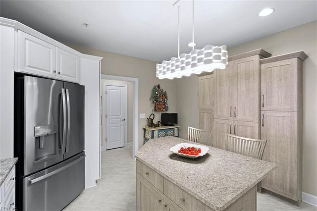 2421 Ocean Shore Cres Apt 402, Virginia Beach, VA 23451