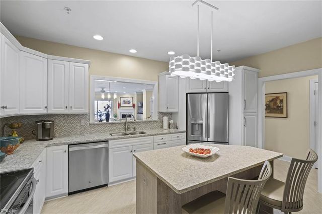2421 Ocean Shore Cres Apt 402, Virginia Beach, VA 23451