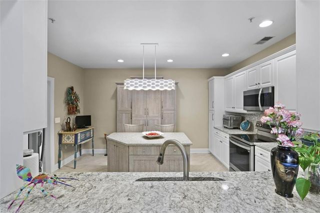 2421 Ocean Shore Cres Apt 402, Virginia Beach, VA 23451