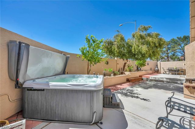 8765 Raindrop Canyon Avenue, Las Vegas, NV 89129
