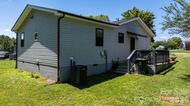 244 Holly Street, Hudson, NC 28638