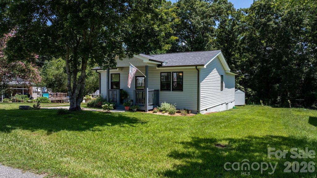 244 Holly Street, Hudson, NC 28638