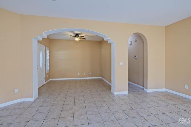 8602 Bolsena Lane, Bakersfield, CA 93312