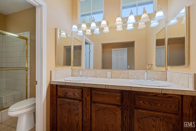 8602 Bolsena Lane, Bakersfield, CA 93312