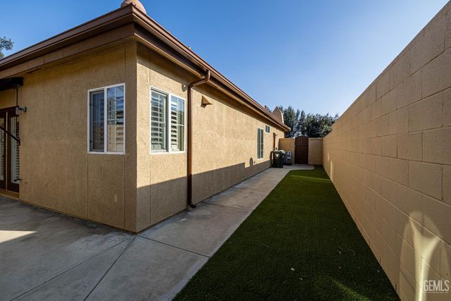 8602 Bolsena Lane, Bakersfield, CA 93312