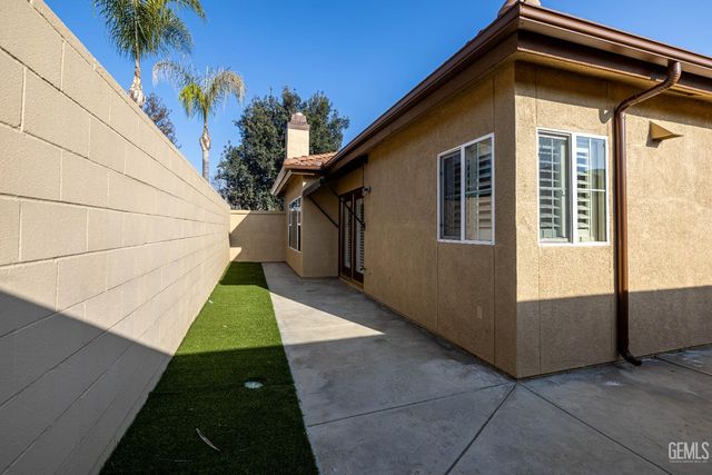 8602 Bolsena Lane, Bakersfield, CA 93312