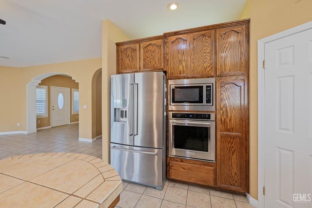 8602 Bolsena Lane, Bakersfield, CA 93312