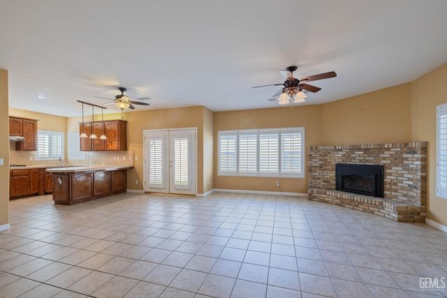 8602 Bolsena Lane, Bakersfield, CA 93312